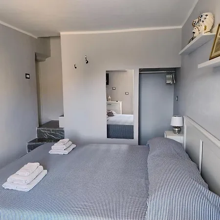 Pomelia Apartament *